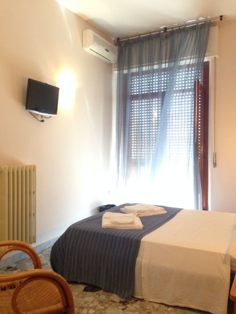 L'Attico Di Piazza Mazzini Rooms Lecce Ngoại thất bức ảnh