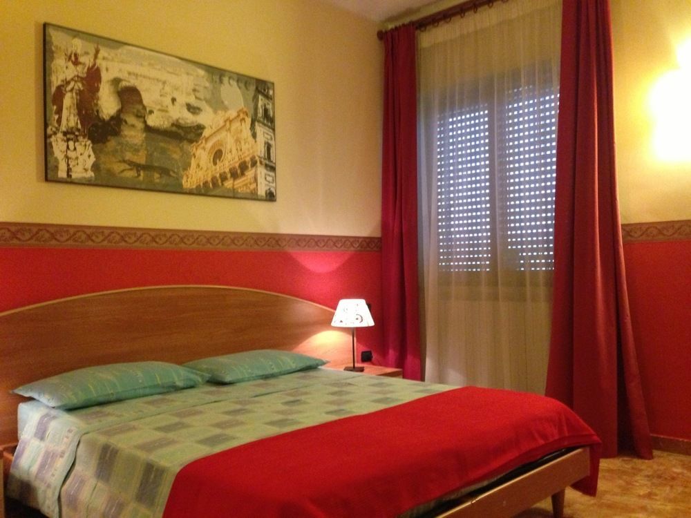 L'Attico Di Piazza Mazzini Rooms Lecce Ngoại thất bức ảnh