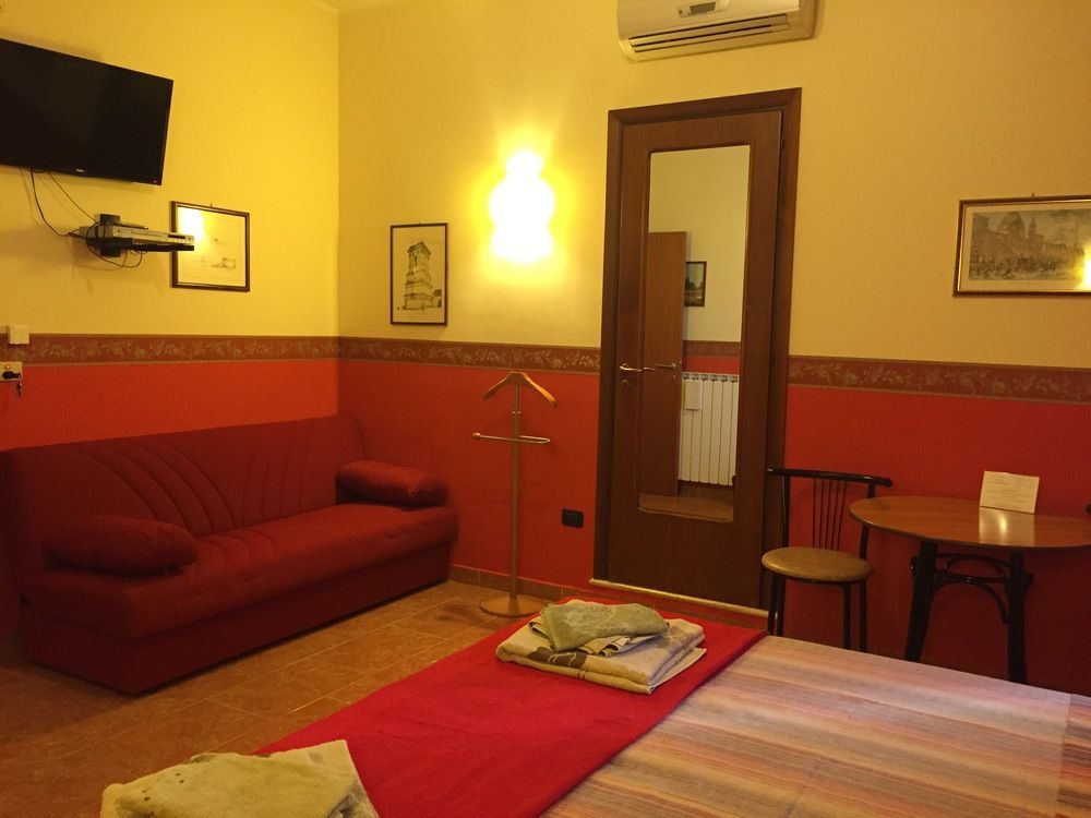 L'Attico Di Piazza Mazzini Rooms Lecce Ngoại thất bức ảnh